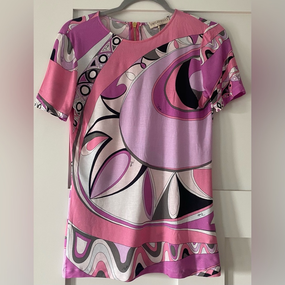 NWT Guaranteed Authentic Pucci t-shirt. Italian size 44. Can fit S-M.